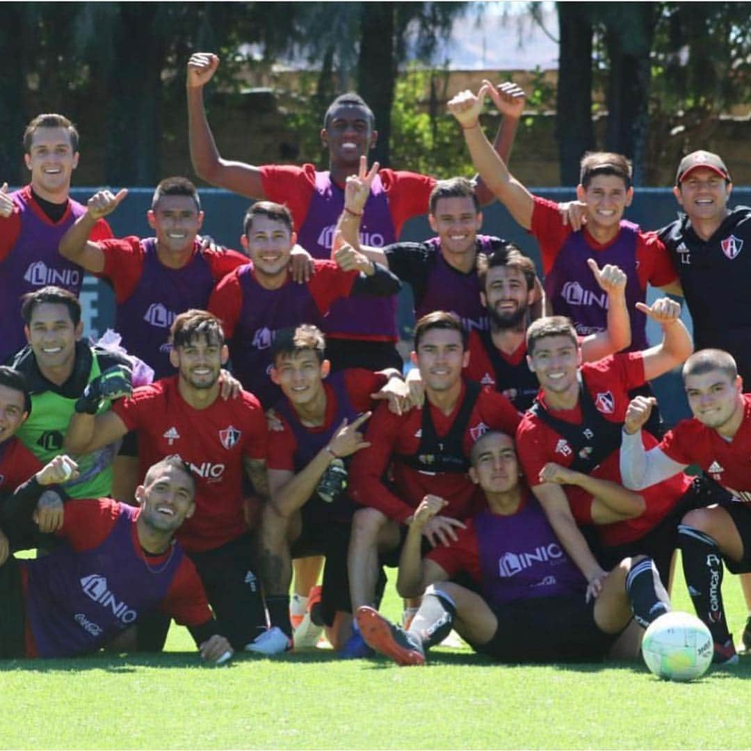 ニコラス・パレハさんのインスタグラム写真 - (ニコラス・パレハInstagram)「Equipo ganador ! 😜 @atlasfc」5月4日 5時34分 - nicopareja5