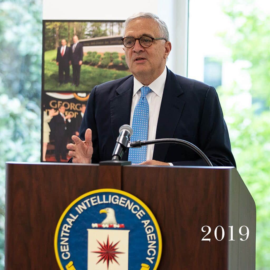 CIAさんのインスタグラム写真 - (CIAInstagram)「#FBF Last Friday, current and former CIA officers gathered to celebrate the 20th anniversary of the naming of our headquarters in Langley, VA as the George Bush Center for Intelligence.  CIA Headquarters was renamed for President George Herbert Walker Bush on April 26, 1999, to honor his role in Agency history. President Bush is the only former to go on to become President of the United States.  Former Director of Central Intelligence, George Tenet, who presided over the original naming ceremony, returned to deliver remarks.」5月4日 5時42分 - cia