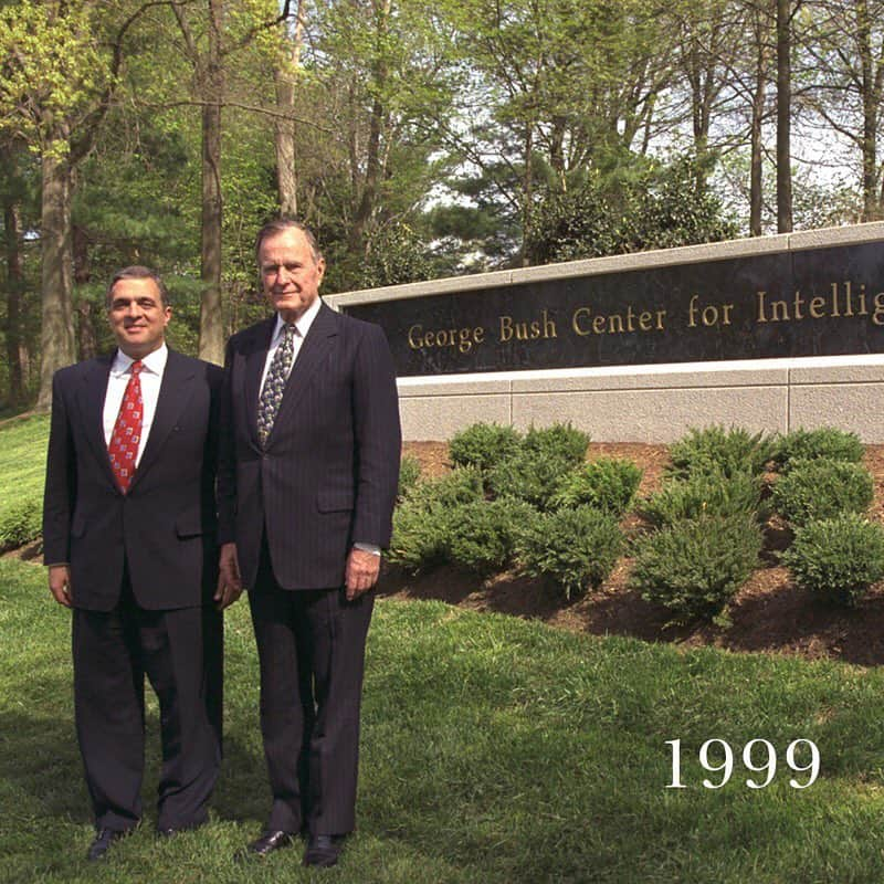 CIAさんのインスタグラム写真 - (CIAInstagram)「#FBF Last Friday, current and former CIA officers gathered to celebrate the 20th anniversary of the naming of our headquarters in Langley, VA as the George Bush Center for Intelligence.  CIA Headquarters was renamed for President George Herbert Walker Bush on April 26, 1999, to honor his role in Agency history. President Bush is the only former to go on to become President of the United States.  Former Director of Central Intelligence, George Tenet, who presided over the original naming ceremony, returned to deliver remarks.」5月4日 5時42分 - cia