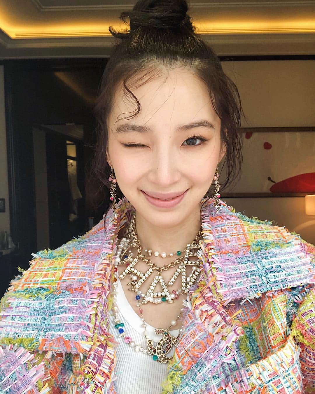 アイリーン・キムさんのインスタグラム写真 - (アイリーン・キムInstagram)「Never too colorful 😉🌈🦄 Thank you for my lovely hair & makeup @minkimmakeup @chiaochenet 💖」5月4日 5時45分 - ireneisgood