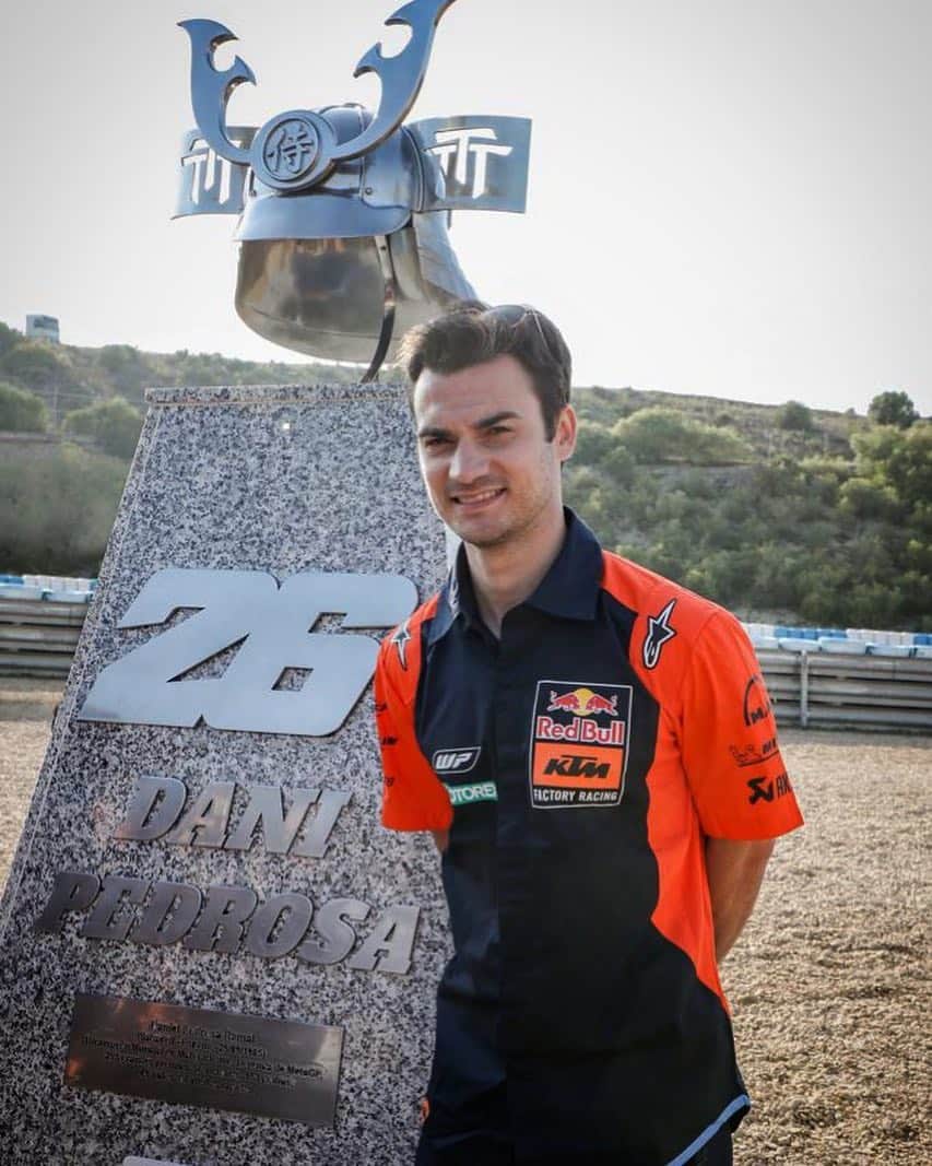 ダニ・ペドロサさんのインスタグラム写真 - (ダニ・ペドロサInstagram)「Un sueño hecho realidad: Curva Dani Pedrosa. Gracias Jerez, gracias afición! 😊 / A dream come true: Dani Pedrosa turn. Thanks Jerez, thanks motogp fans! 😊 #jerez #motogp #thanks」5月4日 5時53分 - 26_danipedrosa