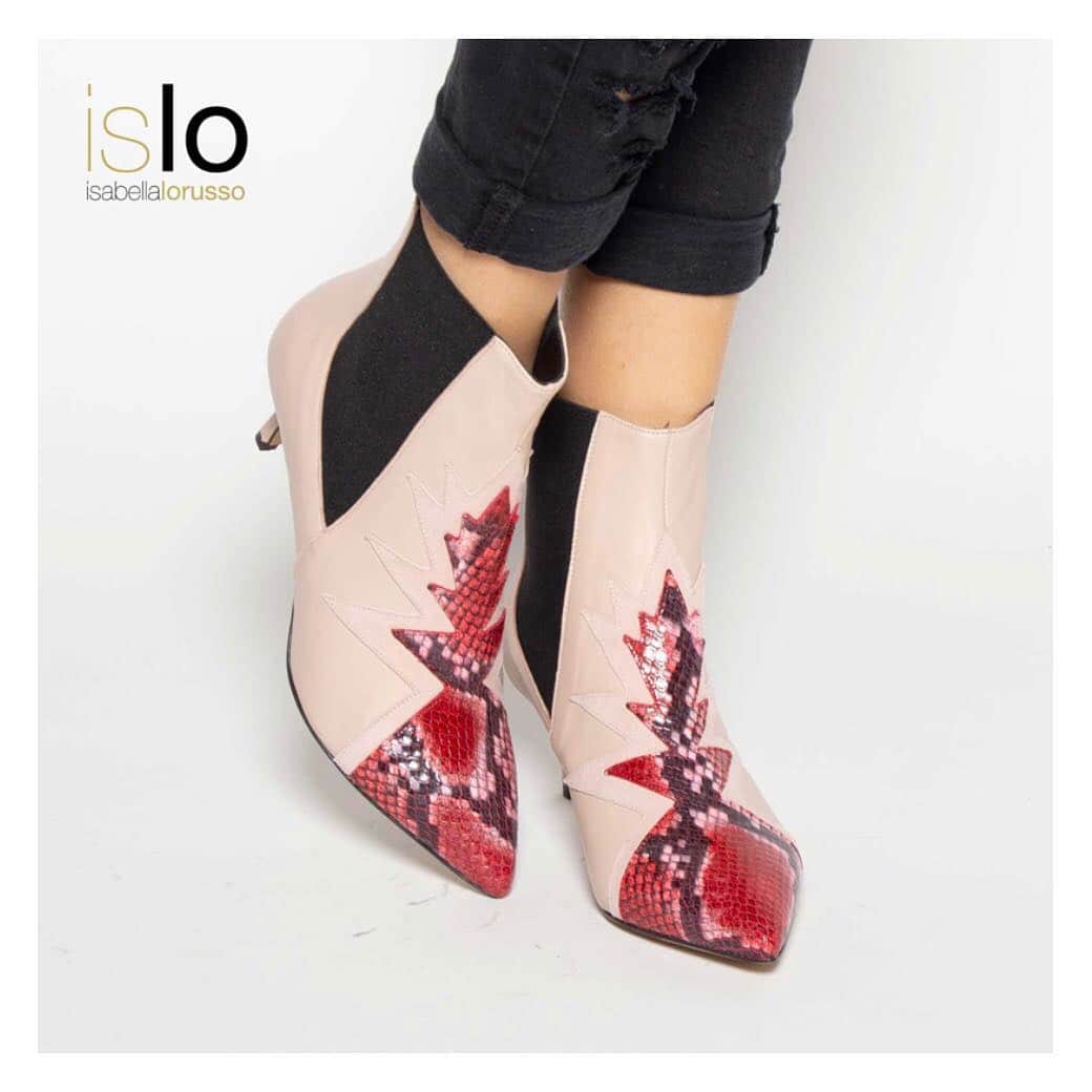 のインスタグラム：「#islo #isloisabellalorusso #isloshoes #shoes #boots #isloboots #leather #cipria #phard #intarsio #pitone #printedleather #heels #tacchi #fashion #style #glam #inlove #shoesaddict #shoppingonline #shoponline #maibanale #madeinitaly #staytuned」
