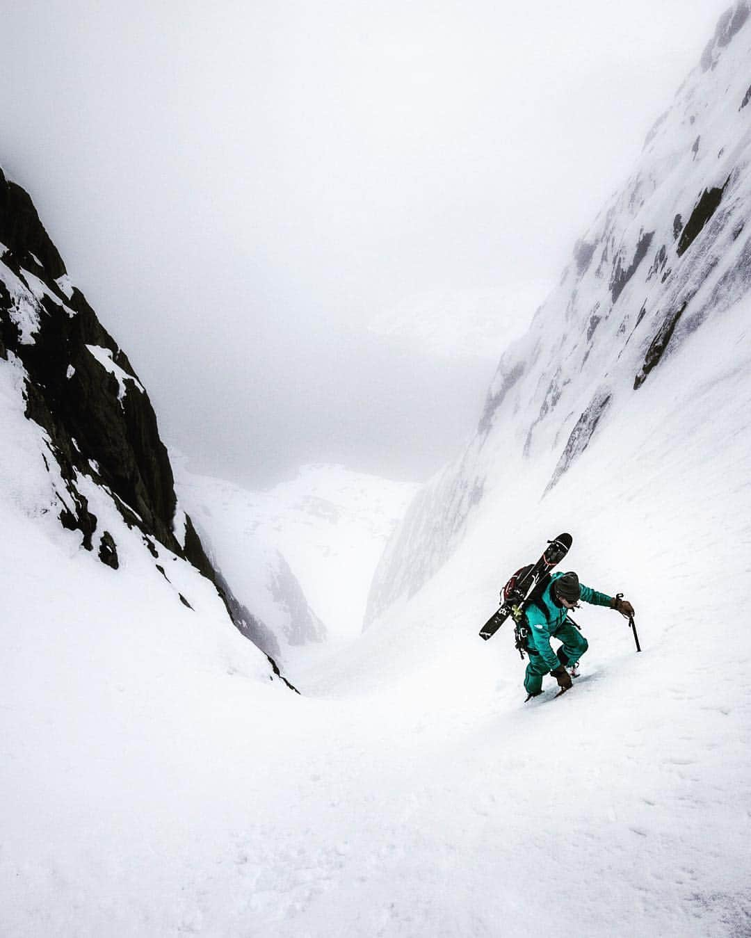 ジミー・チンさんのインスタグラム写真 - (ジミー・チンInstagram)「Always good to understand context and scale. Missioning w the indefatigable @kitdski in the coastal mountains of Western Greenland. @thenorthface @djiglobal」5月4日 5時59分 - jimmychin