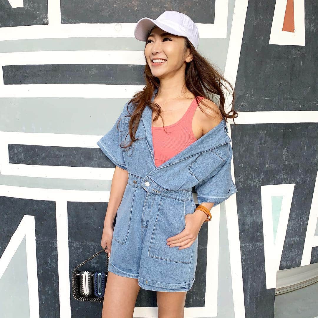 Yumiko Obaさんのインスタグラム写真 - (Yumiko ObaInstagram)「#帽子 #🧢 * #メガネ #👓 * #マスク #😷 * #すっぴん隠し #三種の神器  今年は隠すためじゃなく、キャップをオシャレに取り入れたいな😌 ロゴもなーんにもない、潔さが逆に良い‼️ * * * それにしてもまだ5月🎏 日焼けした覚えはないんだけどな❓🤔もう黒いのはなぜ。。。 * * * * * ____________________________________________________💐 ❤︎stylepoint❤︎ 即納品、SALE品のみでご購入下さると 即日発送🔜🔜🔜🛒🛍📦🏠 * * 予約商品と一緒にご購入されますと、予約商品が揃ってからの発送になります⚠️⚠️⚠️ * * 別発送をご希望の場合はこちら💁‍♀️ ⬇️ ⬇️ info＠stylepoint.jp お気軽にお問い合わせください☺️💖 ____________________________________________________💐 * * * * * ____________________________________________________💐 🛍postへのタグ付けからshop NOW🛒❣️ ✈︎✈︎✈︎商品ページにすぐに飛べるようになっています。 プロフィールにはshopへのリンクがございます🌟 💌お問い合わせはメールにてinfo@stylepoint.jp ____________________________________________________💐  #大人コーディネート #大人コーデ #大人女子 #大人カジュアル #大人女子コーデ #ファッション  #コーディネート #キャップ女子  #本日のコーデ #今日のコーデ #コーデ  #きれいめコーデ #きれいめカジュアル  #アラフォーコーデ #アラフォー #アラフィフ #アラフィフコーデ #アラフォーファッション #アラサーコーデ #アラサー #アラフォー女子  #セレクトショップ  international shipping 🆗 http://stylepoint.jp」5月4日 6時12分 - stylepoint_jp