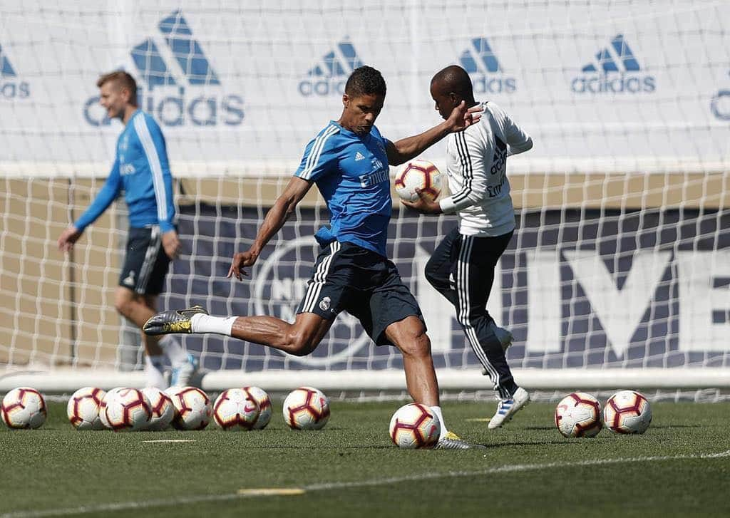 ラファエル・ヴァラーヌさんのインスタグラム写真 - (ラファエル・ヴァラーヌInstagram)「Training today ⚽️ #TeamVarane」5月3日 21時23分 - raphaelvarane