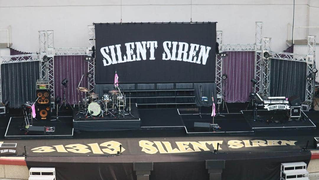 SILENT SIRENさんのインスタグラム写真 - (SILENT SIRENInstagram)「2019.5.3 大阪城音楽堂 ありがとうございました！ 今ツアー最初で最後の野外ライブ！ バッチバチ🔥 #SILENTSIREN #サイサイ #ゆかるん #すぅ #ひなんちゅ #あいにゃん #サイファミ #3131さん #3131さんツアー」5月3日 21時40分 - silentsiren_official