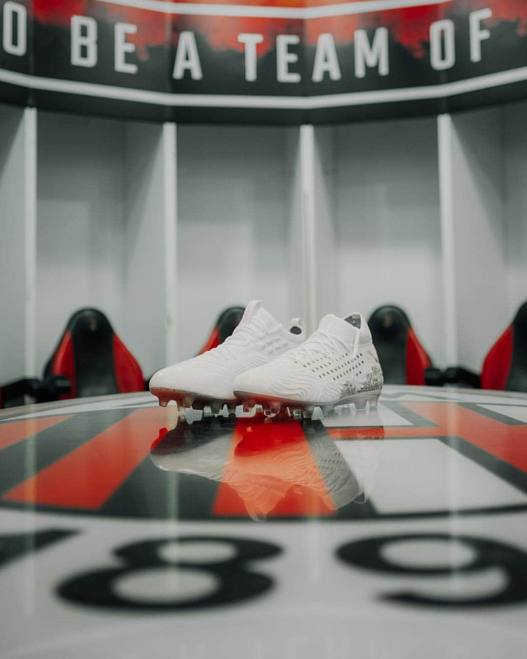 PUMA Footballさんのインスタグラム写真 - (PUMA FootballInstagram)「LISTEN UP 🚨 Break the code to win an 😍😍😍 @acmilan experience. ⠀⠀⠀⠀⠀⠀⠀⠀⠀⠀⠀⠀ ⠀⠀⠀⠀⠀⠀⠀⠀⠀⠀⠀⠀ Tag a mate that needs this👇  Grab the Code Breaker Pack to enter: 🇬🇧 @prodirectsoccer 🇺🇸 @soccerdotcom 🇩🇰 @unisportstore 🇩🇪 @11teamsports」5月3日 21時32分 - pumafootball