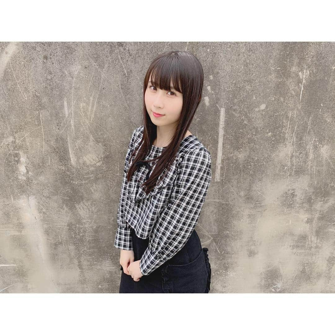 井上瑠夏さんのインスタグラム写真 - (井上瑠夏Instagram)「. 2年前に買った服今さら着たっ☺︎ 大阪での握手会 ありがとうございました〜〜✨❤︎ どれも顔が眩しそ 🐥笑 .  #ootd #大阪 #握手会 #fashion  #黒チェック #ske48 #wego #❤︎」5月3日 21時33分 - ruka_inoue48