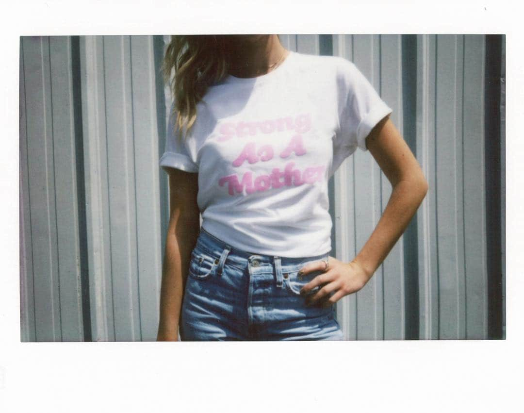 クリス・ジェンナーさんのインスタグラム写真 - (クリス・ジェンナーInstagram)「How cute are these @goodamerican tees for #MothersDay! Get yours at GoodAmerican.com ❤️ #GoodMama #GoodAmerican」5月3日 21時38分 - krisjenner