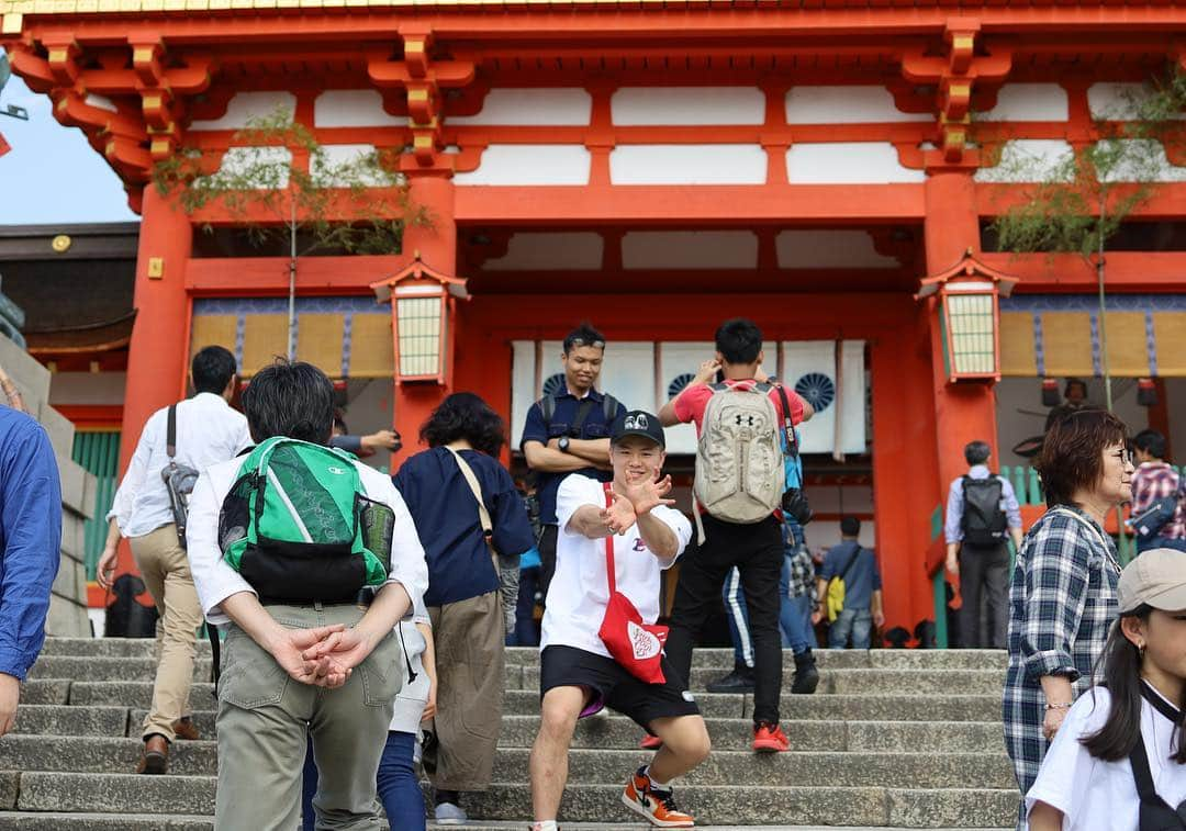 那須川天心さんのインスタグラム写真 - (那須川天心Instagram)「二泊三日の修学旅行✌️ テーマは中学校の時の思い出😊 中学校の時に観たり回ったりした所をまた行ってきました！ あの頃はああだったなこうだったな たられば話や思い出話しをしながらあっという間の時間が過ぎました！ また必ず行く！勝ち！！ ちなみに一番デカイ奴は197センチです。 #修学旅行 #京都 #山本まんぼ #にぎり乃金次郎 #新生 #3年2組 #勝ち #俺はやる #いなくね #じゃんあけ #あいなっぷる」5月3日 21時46分 - tenshin.nasukawa