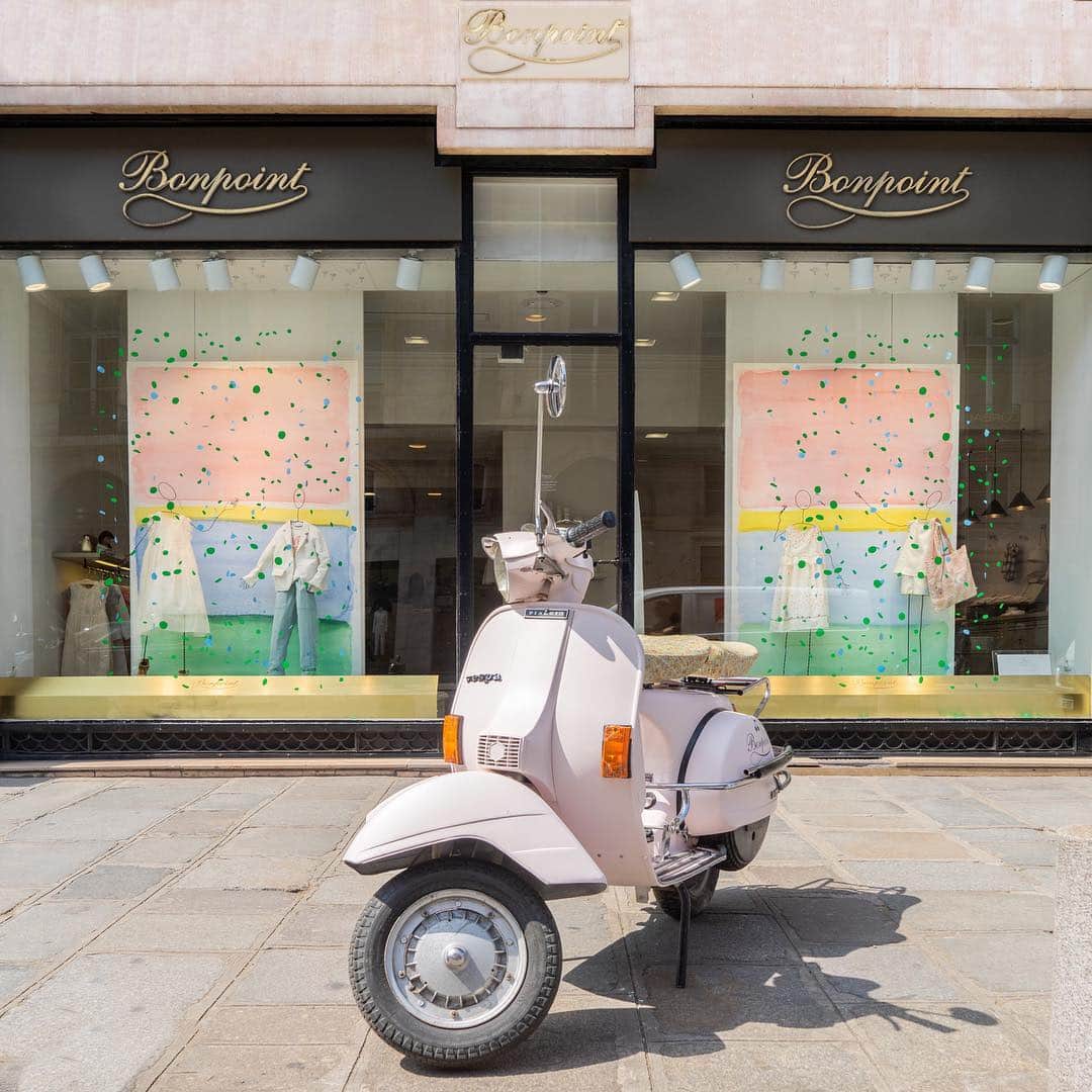 bonpointさんのインスタグラム写真 - (bonpointInstagram)「Have you spotted our custom scooter?  Come visit our boutique rue Royale and embark for a ride with Bonpoint!  Bonpoint Royale 15 rue Royale, 75008 Paris  Mon. - Sat. 10AM - 7PM . . . #bonpointboutique #bonpointss19 #summer19 #newcollection」5月3日 21時56分 - bonpoint