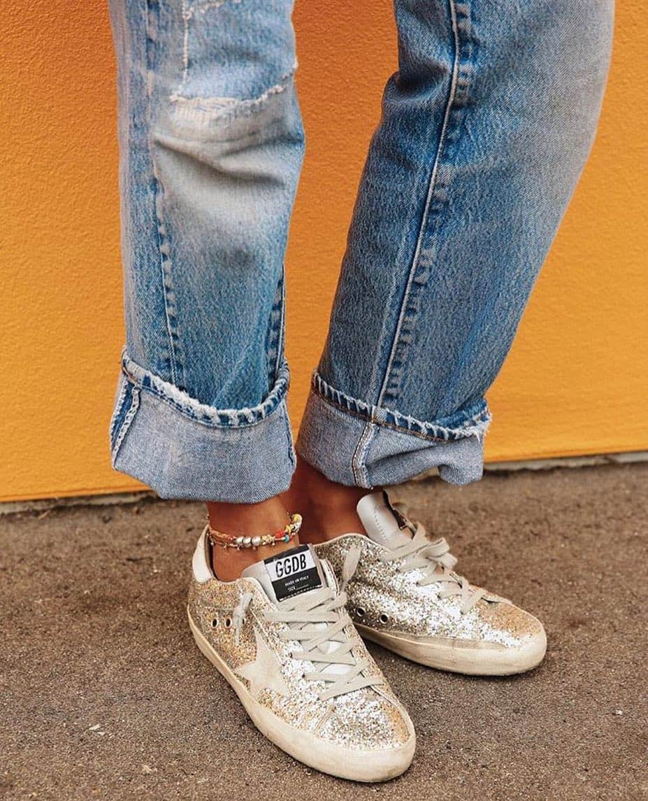 ダニジョーのインスタグラム：「Summer calls for anklets 🌴 @sincerelyjules in our July anklet • Tap to shop #dannijogirls」