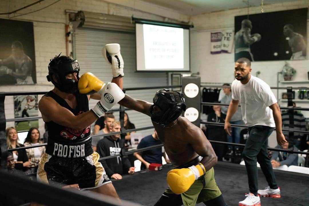 ケビン・ハートさんのインスタグラム写真 - (ケビン・ハートInstagram)「Little man with long arms which makes it easier for me to reach my goals.....#GetOverHereGoals #HappyFriday #HustleHart #Motivated #VitaHustle ....P.S I still have problems getting things off of high shelves and the top of refrigerators....I’m a work in progress 😂😂😂」5月3日 22時06分 - kevinhart4real