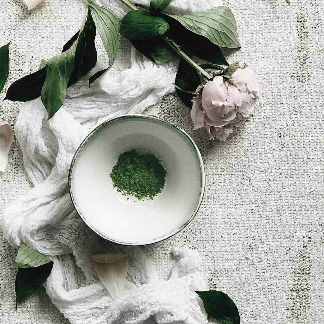 Matchæologist®さんのインスタグラム写真 - (Matchæologist®Instagram)「✨IT’S PROMOTION TIME! 💚✨Want to show your motherly figures how #Matcha they mean to you this #MothersDay?! 💚 We’ve got you covered – simply apply ‘MOM19’ at the check-out for a 15% discount site wide – valid until midnight on Monday, May 6th 🙏 . Give the ultimate gift of health – share the benefits of an enriching and unique #MatchaRitual 🎎 experience with the highest-quality ceremonial-grade matcha 🍵, providing a sustained 'calm' energy boost, better metabolism and reinforced immunity for yourself and your loved ones. Thanks to @elisa.kookt 😍🙇, our amazing friend and matcha lover 🌿 for this lovely shot of a peaceful #MatchaRitual. . Click our bio link to learn more 👉 @Matchaeologist . Matchæologist® #Matchaeologist Matchaeologist.com」5月3日 22時00分 - matchaeologist
