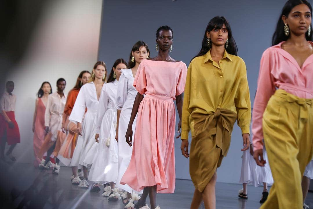 トームさんのインスタグラム写真 - (トームInstagram)「Marching into the weekend like these angels from our #SS19 #runway through the lens of our #tomegirl @phamgela #everywoman」5月3日 22時02分 - tomenyc