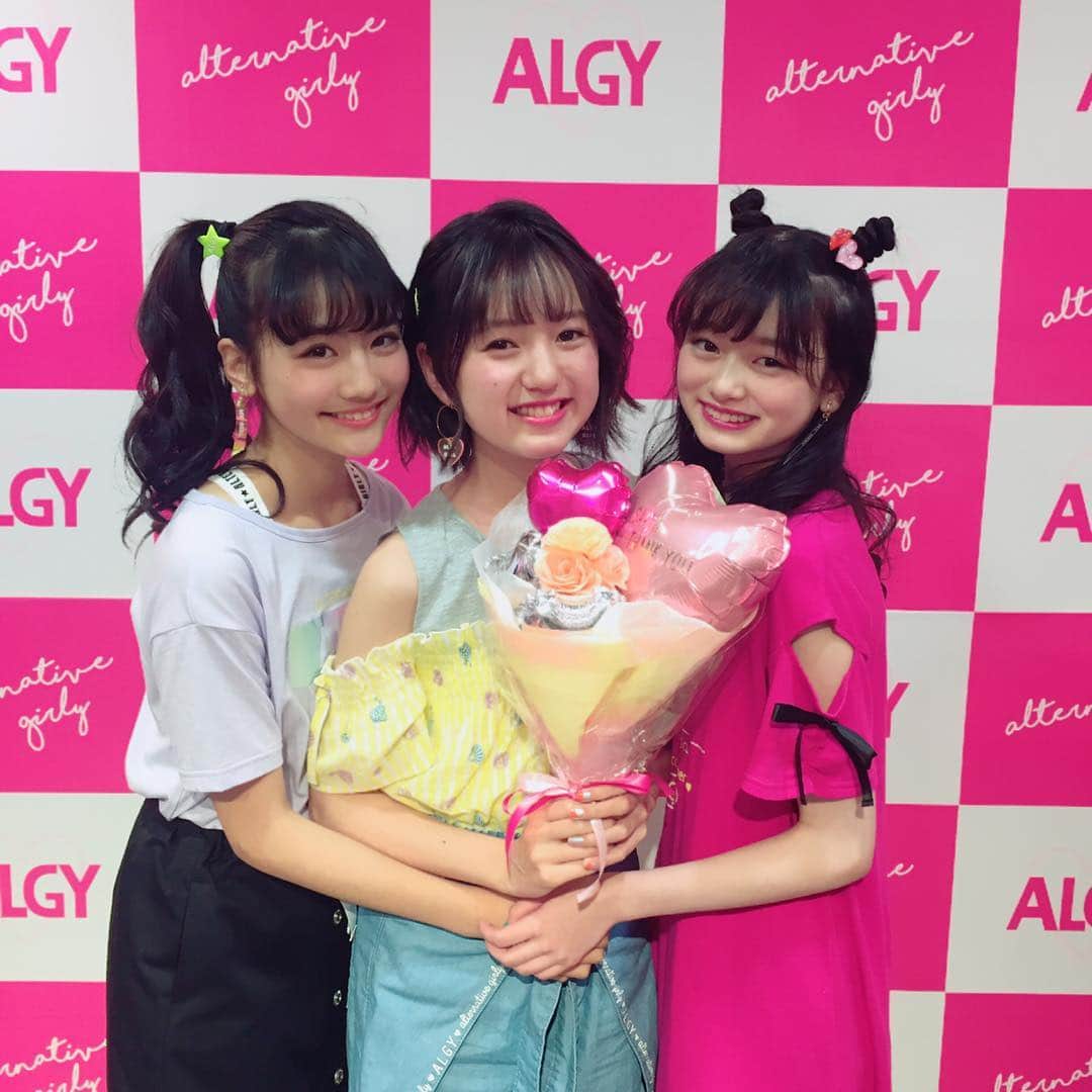 ALGY 【alternative + girly ＝ ALGY 】さんのインスタグラム写真 - (ALGY 【alternative + girly ＝ ALGY 】Instagram)「. 🌈サアヤ©ラストイベント🌈 サアヤ©ALGYイメモ最後のイベントでした🥺 . サアヤ©は大人っぽい表情やガーリーなかわいい表情など本当に色々な表情をみせてくれるモデルさん♡ どのサアヤ©も素敵だったけど、やっぱり1番はふわっと笑う笑顔が1番サアヤ©らしくて大好き❤ . サアヤ©1年間本当にありがとう♡ . #ALGY6代目イメモ中村紗亜也 #ALGY#アルジー#ニコプチ#プチモ#中村紗亜也 ちゃん #東京#原宿#ALGYSoLaDo竹下通り店 みんなもサアヤ©お疲れ様でした♡のメッセージありがとう❤️」5月3日 22時20分 - algy_official