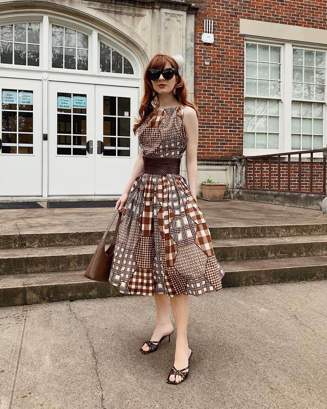 ジェーン・アルドリッジのインスタグラム：「A checky dress to cheer me up on this dark day 🌧⛈🌪 too many storms for my liking. Dress will look better in the sun 😂」