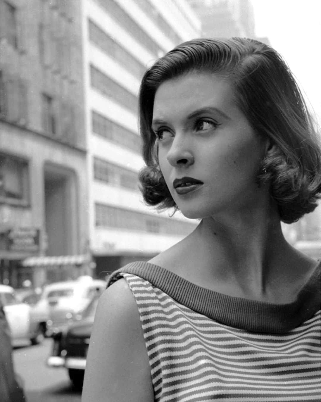 lifeさんのインスタグラム写真 - (lifeInstagram)「Woman wearing a striped shirt and modeling the page boy hair style on city street in New York, NY, 1955. (Nina Leen—The LIFE Picture Collection/Getty Images) #fashionfriday #pageboy #vintagehair」5月3日 22時29分 - life