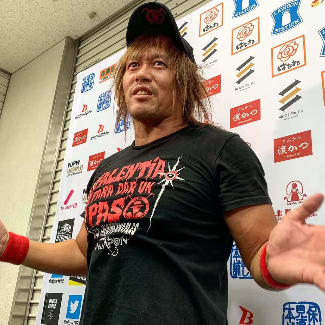 のインスタグラム：「#NAITO × #IBUSHI!!🔥 丁々発止！ 内藤と飯伏のIC王座をめぐる挑発合戦はバックステージでも炸裂！ 内藤「明日じゃないなら、俺の希望する場所、言おうかな」 飯伏「今日でもいい。いまここでもいいですよ」 ☆5.3福岡大会を新日本プロレスのスマホサイトで独占詳報中！ @njpw1972  #njpw #njdontaku #新日本プロレス #プロレス」