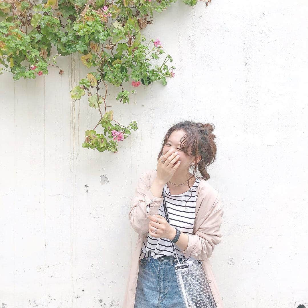 haruさんのインスタグラム写真 - (haruInstagram)「ㅤㅤㅤㅤㅤㅤㅤㅤㅤㅤㅤㅤㅤ ㅤㅤㅤㅤㅤㅤㅤㅤㅤㅤㅤㅤㅤ ㅤㅤㅤㅤㅤㅤㅤㅤㅤㅤㅤㅤㅤ #ootd ㅤㅤㅤㅤㅤㅤㅤㅤㅤㅤㅤㅤㅤ かほちゃんと カフェにいった時のコーデ💕 ㅤㅤㅤㅤㅤㅤㅤㅤㅤㅤㅤㅤㅤ フリマのときのワンピの着回しみたいとリクエストを頂いたので 今回はガウンとして着ました☺💓 ㅤㅤㅤㅤㅤㅤㅤㅤㅤㅤㅤㅤㅤ デニム×ボーダーの安定の組み合わせに w closet のノベルティバッグ✨ ㅤㅤㅤㅤㅤㅤㅤㅤㅤㅤㅤㅤㅤ 個人的にお気に入りコーデ☺ カジュアルのときはよりお団子にしがち😂💕( 笑 ) ㅤㅤㅤㅤㅤㅤㅤㅤㅤㅤㅤㅤㅤ ㅤㅤㅤㅤㅤㅤㅤㅤㅤㅤㅤㅤㅤ お洋服の詳細はWEARみてね🌸 ㅤㅤㅤㅤㅤㅤㅤㅤㅤㅤㅤㅤㅤ #プチプラ#着回しコーデ #おだんごおはる #harucd ㅤㅤㅤㅤㅤㅤㅤㅤㅤㅤㅤㅤㅤ」5月3日 22時41分 - __haru3