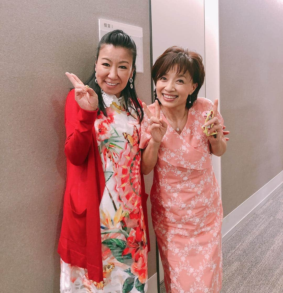 榊原郁恵さんのインスタグラム写真 - (榊原郁恵Instagram)「. #生放送 見て頂きありがとうございました。 #絶景温泉♨️#神奈川県 絶対 入ってると思ったんだけどなぁ❣️. でもッ #奥飛騨温泉郷 あそこは良いわー❣️ #田口のトン漬（こだわりのお味噌に付け込まれて）ご飯に合うのよ❣️ 一度食べてみて下さい❣️ #ハイヒールリンゴ さん・なんか・なんか好きなの❣️ ひさーしぶりにお会いできて嬉しかった〜❣️. .  #テレビ朝日 #おらが県ランキング #YUKITORII #ユキトリイ #榊原郁恵」5月3日 22時46分 - sakakibara.ikue