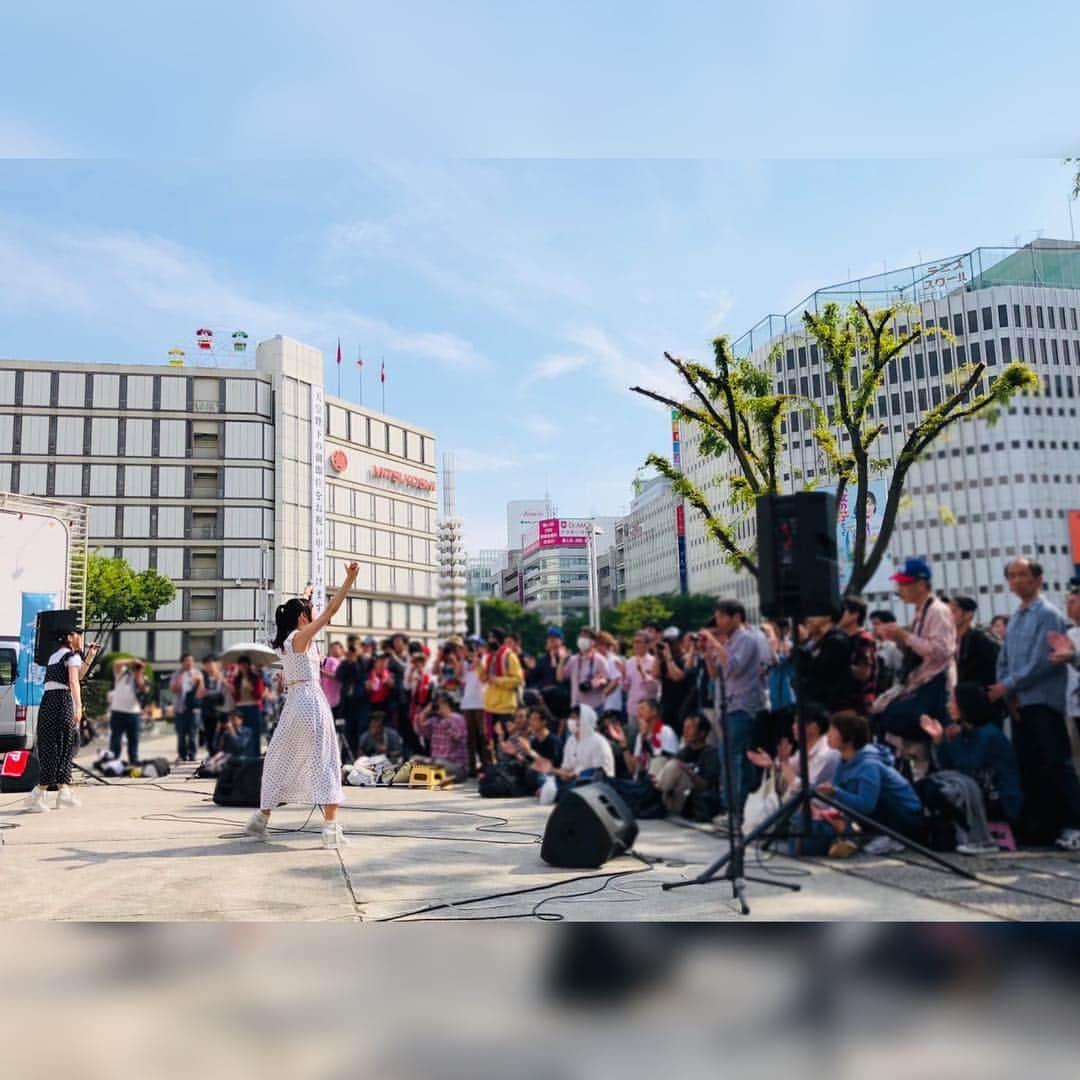 夏目樹里さんのインスタグラム写真 - (夏目樹里Instagram)「#音子島 in #栄広場ありがとう 予想以上に暑くてバテそうだったけど🤣みんなの応援が効いてやり切れました〜❣️✊ 暑い中、最後まで本当にありがとうございました🙌🌞💕 . 今回も出演前後でご一緒できた、平野里沙ちゃんと写真📸✌️今日も素敵な りっちゃ😍 . . ライブ後、犬山・#愛知北エフエム の かなち @kana_m826 のもとへ〜❣️😆 驚かせようと内緒で向かったんだ〜(´>∀<｀)ゝ))ｴﾍﾍ #犬山城下街 かなちラジオの声が心地よく馴染んでました🥰👏✨ . お腹空いたからスタジオ近くの #あげよもぎ ｰ●○◎( "´༥`" )ﾓｸﾞﾓｸﾞ美味しでした💕 . . #アズールシャープ 、次回のライブは明後日❣️ 5/5 「全日本うまいもの祭り」モリコロパークです😋 連日大賑わいのイベント🙌 暑さ対策をして、ぜひ遊びに食べに観にきてください🤩 #うまいもの祭り」5月3日 22時57分 - juri_azure