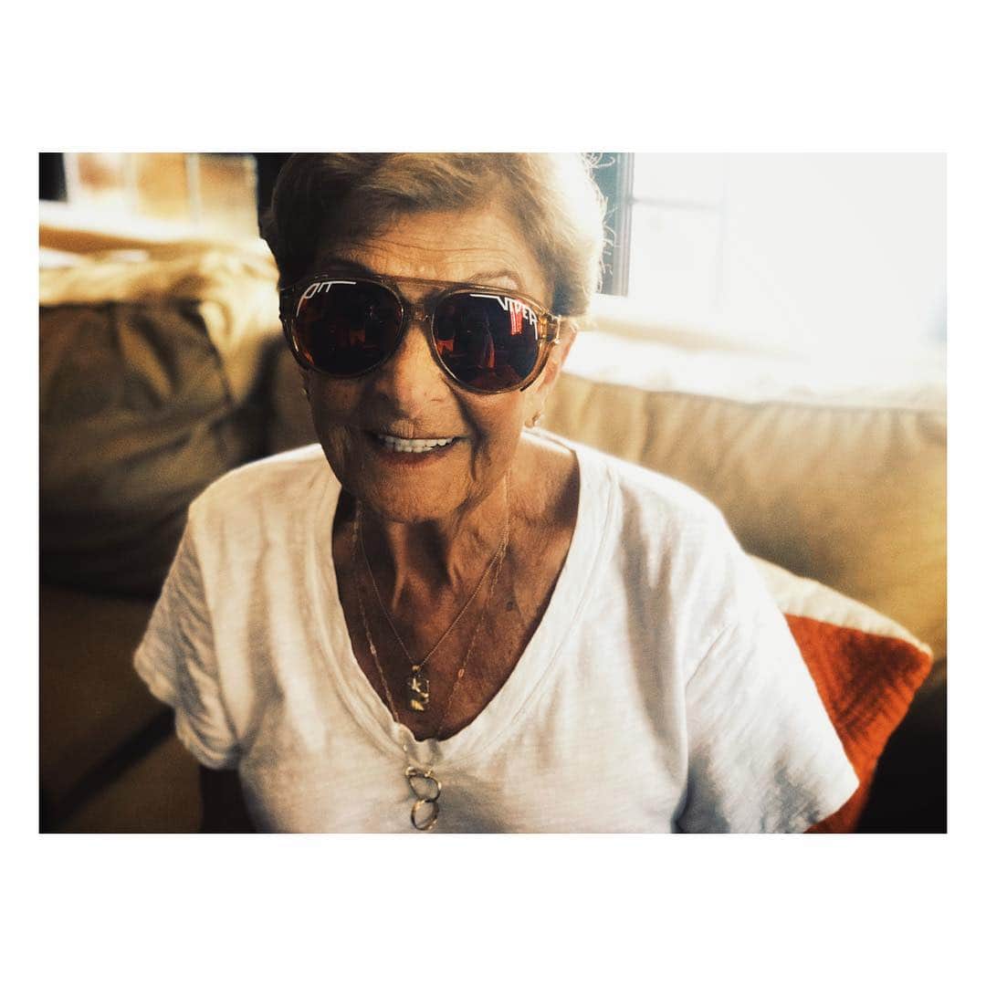 リード・モラノのインスタグラム：「This hot ticket is my grandmother & it’s her birthday! This is who I got my sense of humor from, and my dope taste in 🕶, needless to say.  You’re the apple of my eye, Nanny and I can’t wait till you get to NYC & we go out clubbing. (No stairs, elevators alllllll night long)👌🏻LOVE YOU INFINITY 🔥🎈#pita @dot3113 @lynslord @lisawist @lesliesbrophy @brophyinteriors @jsmankin @jordpo @moranogelato @alm8016 @morganhlord @sumnerlord」