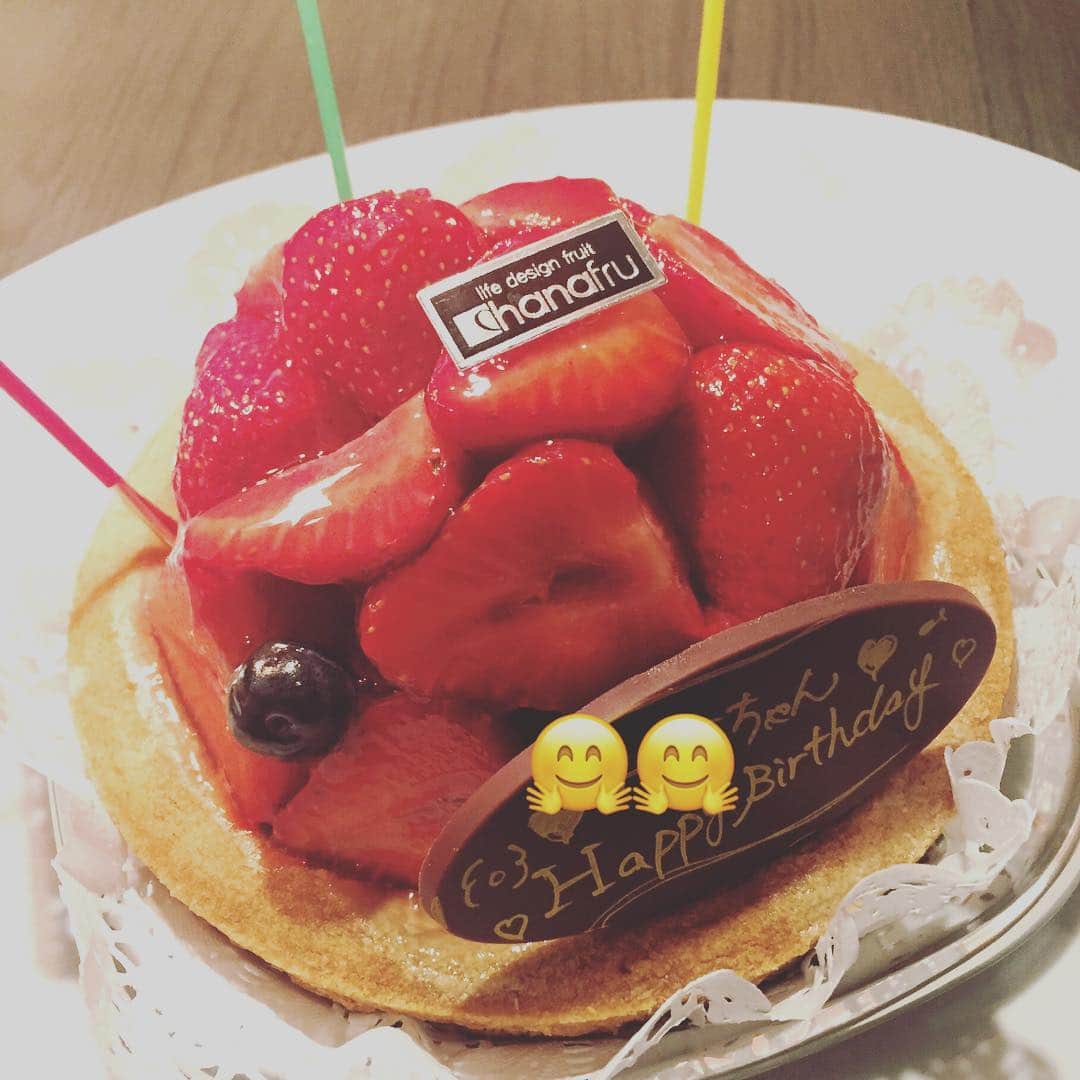 のインスタグラム：「#ハッピーバースデー #サプライズバースデー  今日はスタッフの誕生日！ おめでとう！！ #イーマ#花椿#個室#梅田#和食#美味しいまかないがあるお店 #instagood #instafood #photooftheday #いいね#女子会#日本酒#osaka#umeda#大阪駅#阪神百貨店」