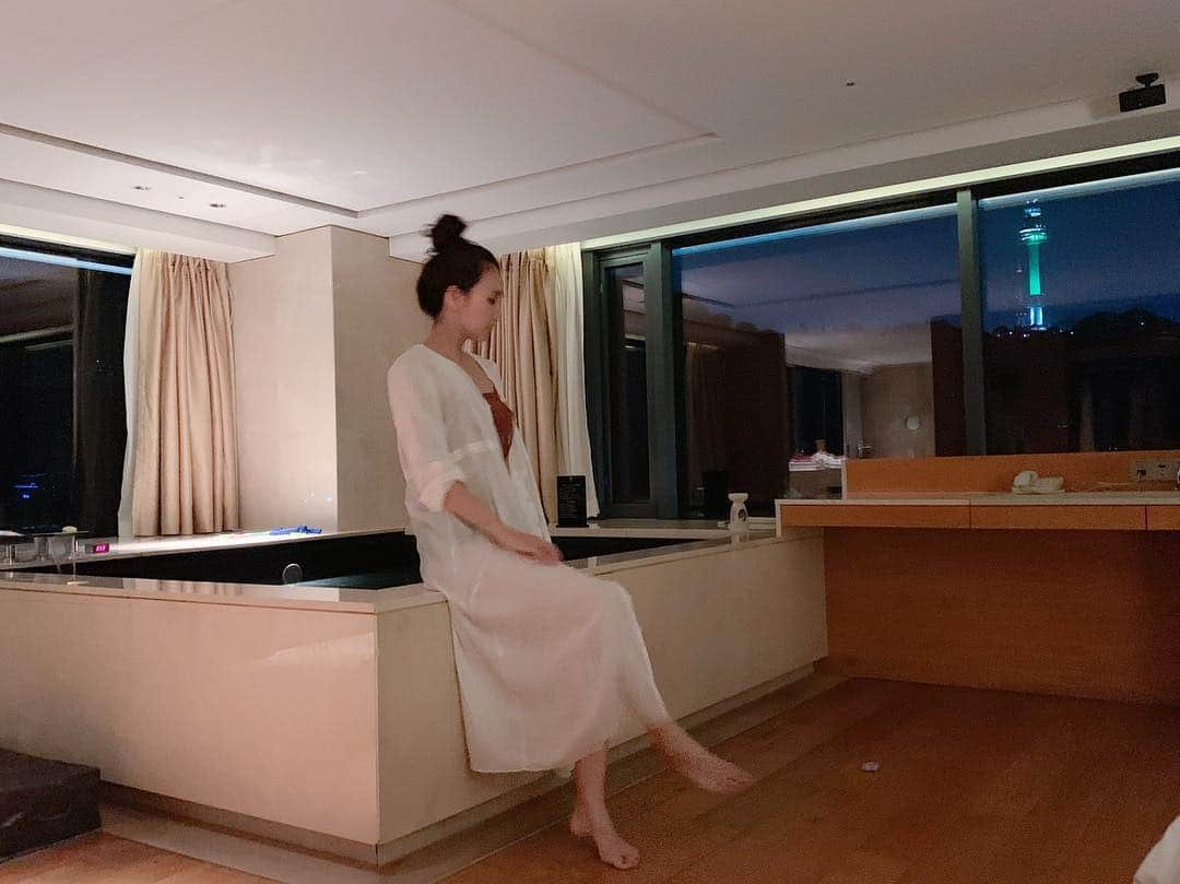 堀江直美さんのインスタグラム写真 - (堀江直美Instagram)「夜はソウルタワーのライトアップで夜景も綺麗✨ * #家族時間#banyantree#韓国#韓国ホテル#子連れ韓国#韓国旅行#息子#3歳#ソウルホテル#ソウル旅行#ソウルグルメ#soulhotel#soul#hn✈️trip#バンヤンツリーソウル#水着#水着コーデ」5月3日 22時51分 - naomiiiiiiiiiiii