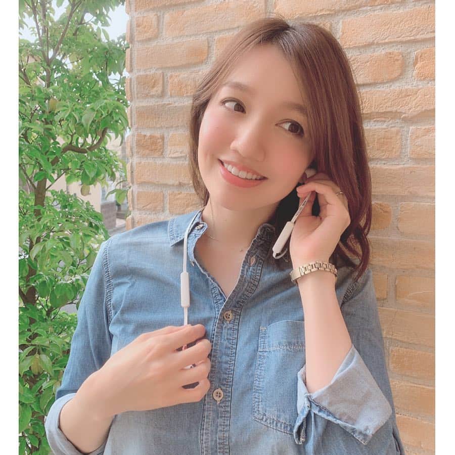 赤松麻里菜さんのインスタグラム写真 - (赤松麻里菜Instagram)「イヤホンを新しく#sudio @sudio  の#TRETTON に変えました🎧✨ ずっと欲しかった#ワイヤレスイヤホン 🥰このsudioの#トレットン は耳から落ちにくいのでスポーツをする人にもオススメです🏃‍♀️✨ 音もとってもクリアに聴こえるし、見た目もおしゃれですごくお気に入り☺️💕 Thank you @sudio ❣️ ・ 👇🉐 🎼公式サイトで15%OFFになります😊 クーポンコード「marigram」(有効期限7/31) 🎼4月22日から7月31日までイヤホンをお買い上げの方には、無料でオリジナルトートバッグをプレゼント🎁✨ 🎼さらにゴールデンウィーク期間中限定（4月22日から5月6日まで）でギフトラッピングも無料になります💝✨ ※キャンペーン期間は在庫がなくなり次第終了となります。 #sudiomoments」5月3日 22時54分 - marigram0726
