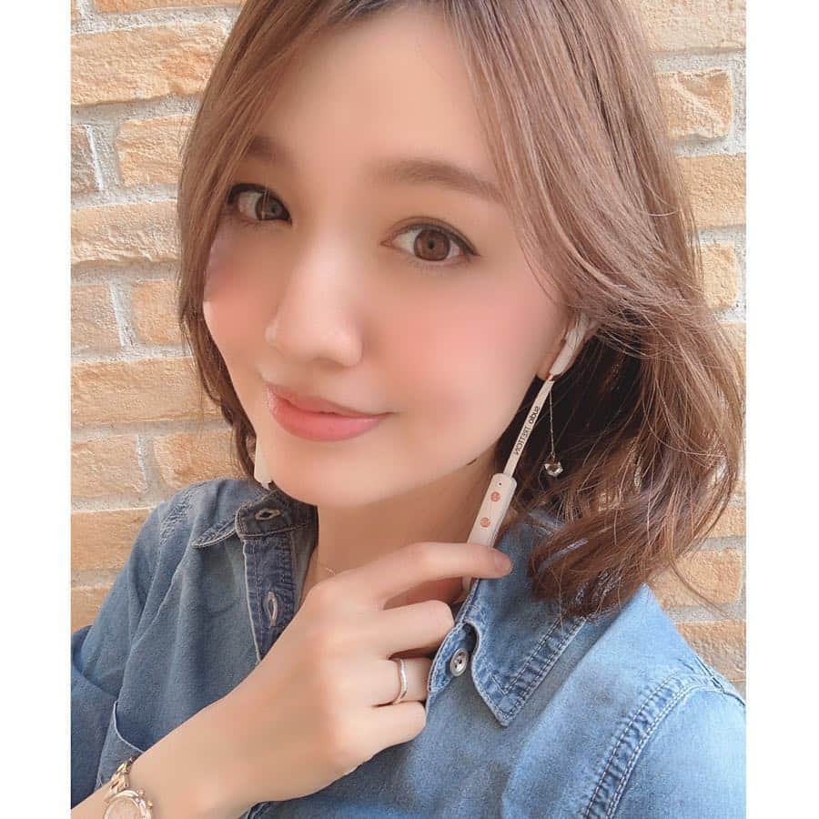 赤松麻里菜さんのインスタグラム写真 - (赤松麻里菜Instagram)「イヤホンを新しく#sudio @sudio  の#TRETTON に変えました🎧✨ ずっと欲しかった#ワイヤレスイヤホン 🥰このsudioの#トレットン は耳から落ちにくいのでスポーツをする人にもオススメです🏃‍♀️✨ 音もとってもクリアに聴こえるし、見た目もおしゃれですごくお気に入り☺️💕 Thank you @sudio ❣️ ・ 👇🉐 🎼公式サイトで15%OFFになります😊 クーポンコード「marigram」(有効期限7/31) 🎼4月22日から7月31日までイヤホンをお買い上げの方には、無料でオリジナルトートバッグをプレゼント🎁✨ 🎼さらにゴールデンウィーク期間中限定（4月22日から5月6日まで）でギフトラッピングも無料になります💝✨ ※キャンペーン期間は在庫がなくなり次第終了となります。 #sudiomoments」5月3日 22時54分 - marigram0726