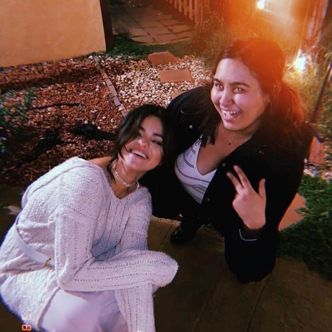 Always With Selenaのインスタグラム：「She has the most beautiful smile」