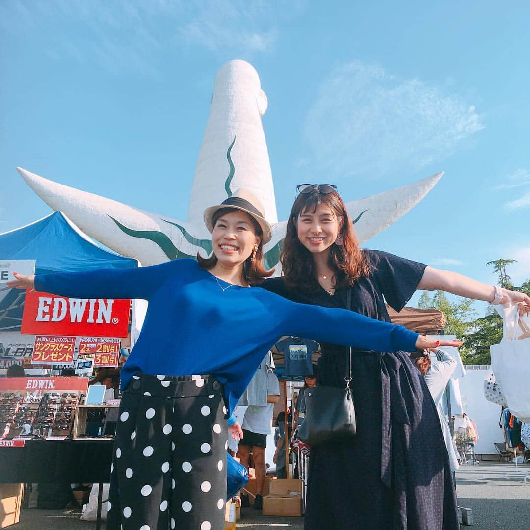 内田絢子さんのインスタグラム写真 - (内田絢子Instagram)「FM802 BRIGHT MORNINGオンエアから、 FUNKY MARKETへ🍀  めちゃいい天気、新緑の季節の万博記念公園、最高✨  今日は、いつもラジオを聞いてくださっているリスナーの皆さんにお会いできて、おしゃべりできて、楽しかったです♡  いつもご紹介できなかったメッセージも全て読ませていただいてるんですが、直接、そのときのお話ができたり、『ヨガやってるよー』って言ってくださったり、こんなときに聞いてるよーと朝の過ごし方を教えてくださったり。嬉しかったなぁ♡遊びに来てくださった皆さん、ありがとうございました！また、リクエストやメッセージ、ツイッターも楽しみに待ってます♬  ①BRIGHT MORNINGにFUNKYな電話レポートを入れてくださった仁井さんと太陽の塔ポーズ♡  ②いつもおしゃべりしだすと止まらないリサネムと太陽の塔ポーズ♡  ③ヒィアの西田新さんと4月からBRIGHT MORNINGにバトンを渡してくれる桜井雅斗さんと！  #fm802 #funkymarke #ファンキーマーケット#万博記念公園 #太陽の塔 #太陽の塔ポーズ」5月3日 23時00分 - uccijun