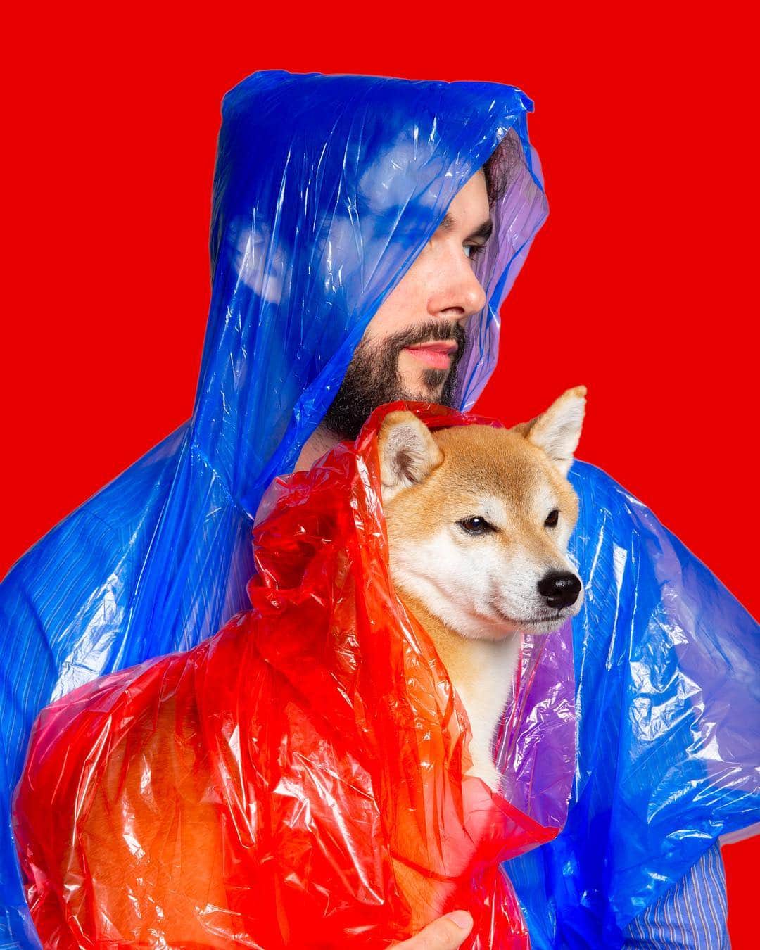 Paul Octaviousのインスタグラム：「Red & Ross in Ponchos  Currently finishing up my portfolio (I’ve taken so many images in the past 14yrs 😵) and found this gem of @arzie and his pup ❤️🙏🏾 🐕 . We made it to the weeeeeekend.😍」
