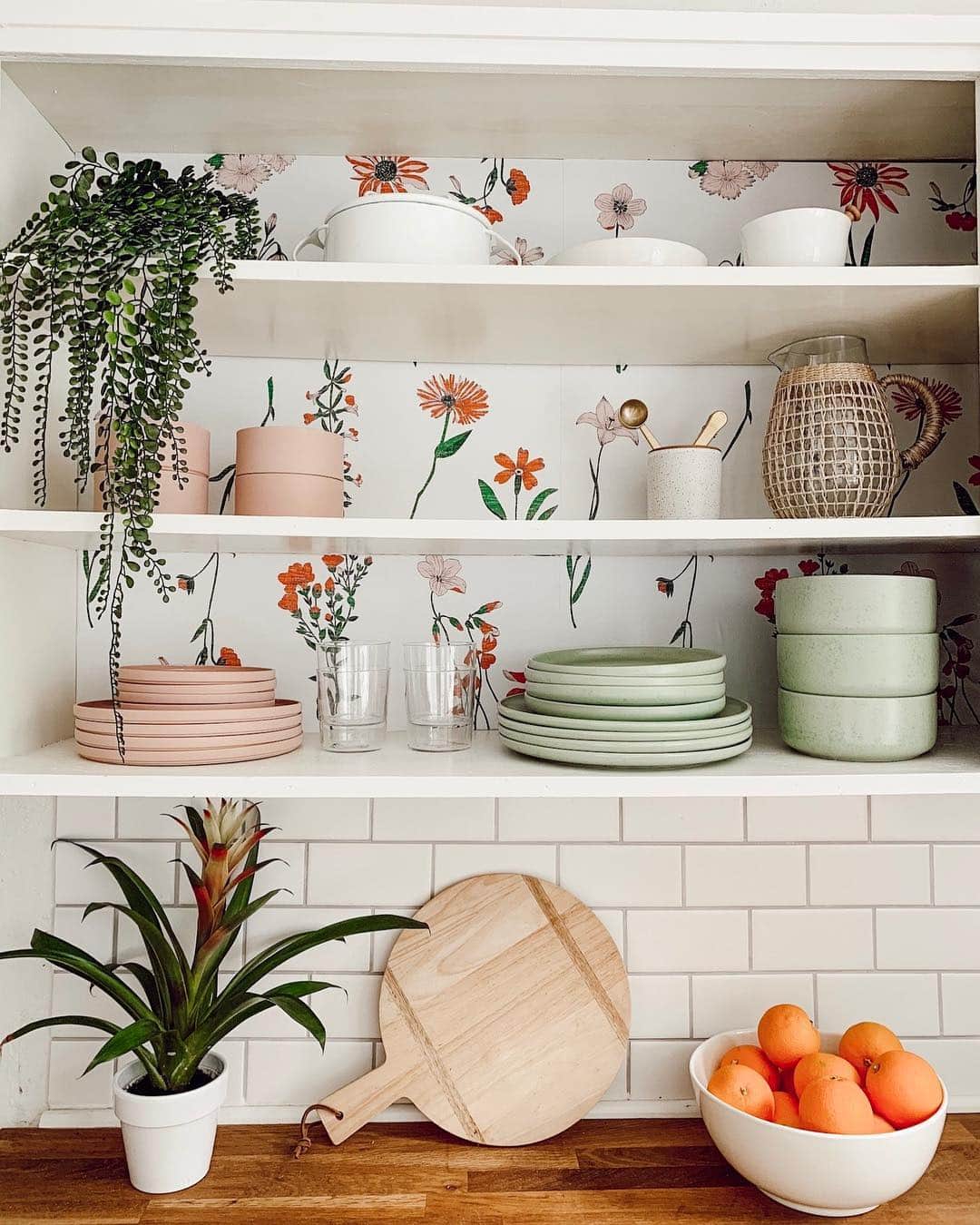 Urban Outfittersさんのインスタグラム写真 - (Urban OutfittersInstagram)「Dreamiest kitchen situation from @ezzwilson_ ft all things #UOHome. @UrbanOutfittersHome」5月3日 23時09分 - urbanoutfitters