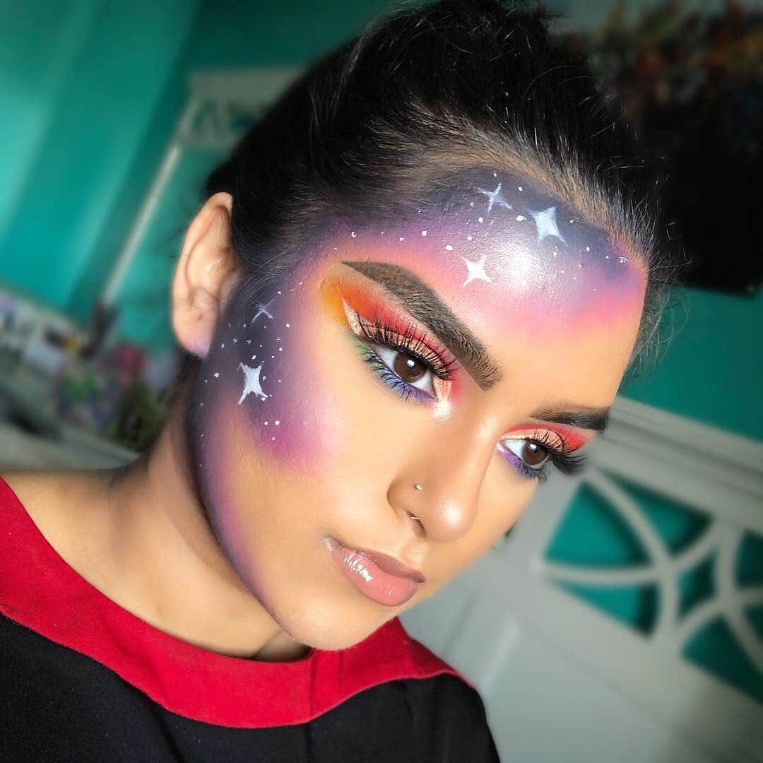 ULTA Beautyさんのインスタグラム写真 - (ULTA BeautyInstagram)「When someone tells us they need space😉🚀💫 Sharing some *out-of-this-world* looks for #spaceday 👽 Tag someone who gets it! #ultabeauty」5月3日 23時09分 - ultabeauty