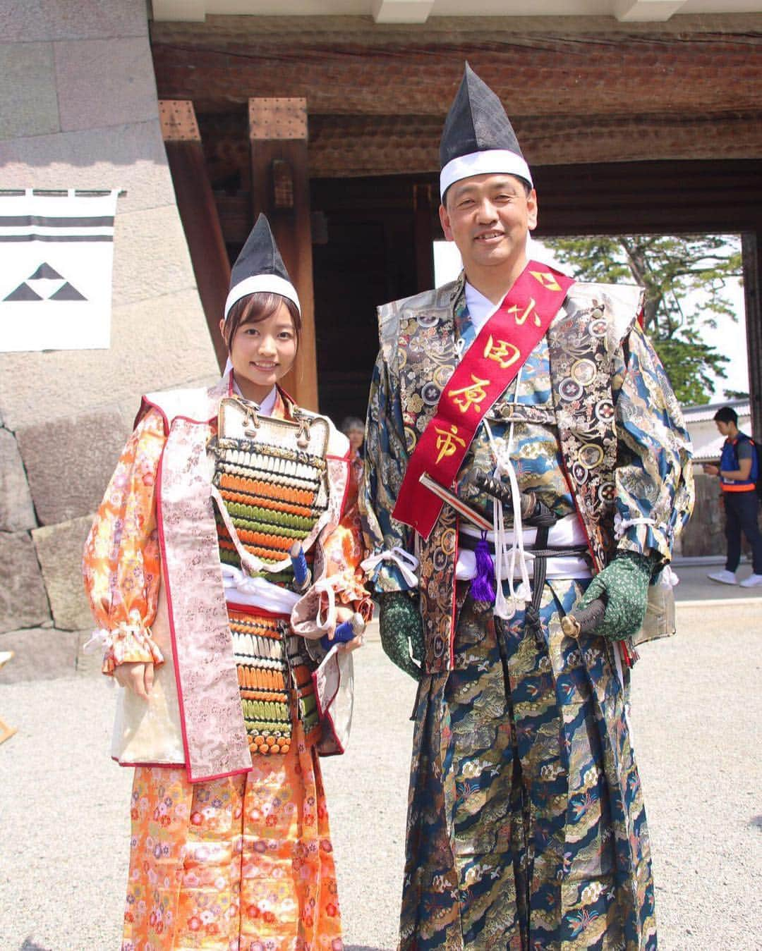 寺川里奈さんのインスタグラム写真 - (寺川里奈Instagram)「小田原北條五代祭り！ 歴史あるお祭りに参加できて嬉しかったなあ〜 小田原は素晴らしい歴史があって、大好きな町！ もっともっと小田原の歴史を学びたいなあ、と思いました。  毎年そうですがあの北条氏政、本人に会っているかのような錯覚に陥り、心の中でいつもめちゃくちゃ興奮する。笑 いや、本人なんだけどね。でも本人じゃないっていう、よく分からなくなる。笑 私のGWが始まったので、「真田丸」を全話見返えす予定です。笑  最後にパレードで声をかけてくれた皆さん本当にありがとうございました🙇‍♀️ 写真いっぱい撮ってもらったので、載せます。  #北條五代祭り #神奈川県 #小田原 #小田原城 #大河ドラマ #真田丸 #北条氏政 #歴史 #お祭り」5月3日 23時14分 - rina_terakawa