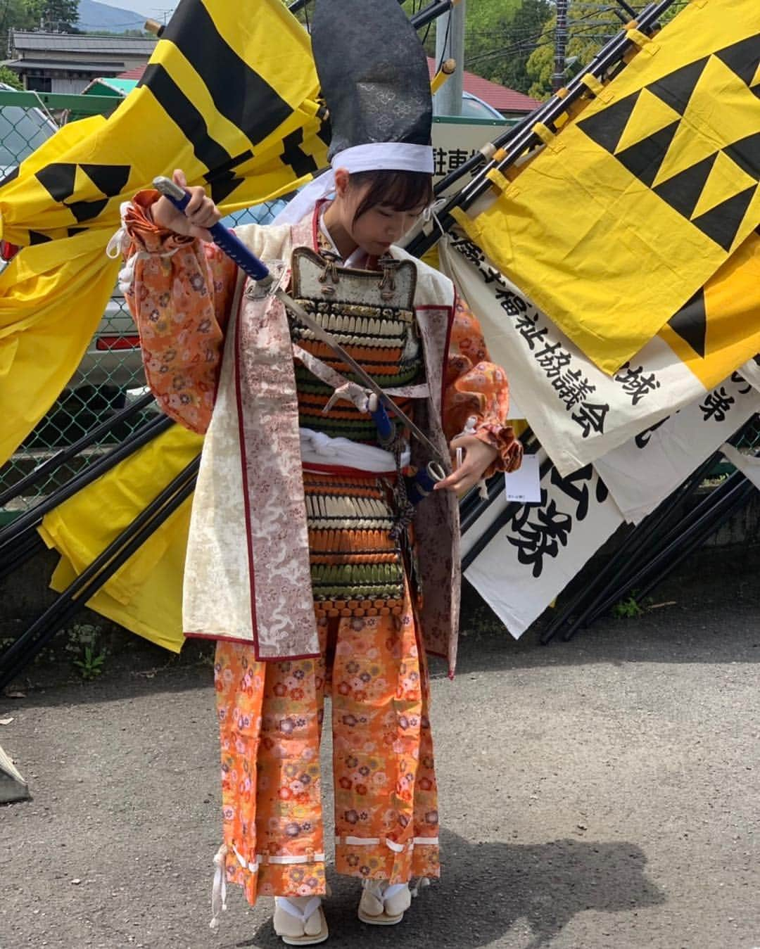 寺川里奈さんのインスタグラム写真 - (寺川里奈Instagram)「小田原北條五代祭り！ 歴史あるお祭りに参加できて嬉しかったなあ〜 小田原は素晴らしい歴史があって、大好きな町！ もっともっと小田原の歴史を学びたいなあ、と思いました。  毎年そうですがあの北条氏政、本人に会っているかのような錯覚に陥り、心の中でいつもめちゃくちゃ興奮する。笑 いや、本人なんだけどね。でも本人じゃないっていう、よく分からなくなる。笑 私のGWが始まったので、「真田丸」を全話見返えす予定です。笑  最後にパレードで声をかけてくれた皆さん本当にありがとうございました🙇‍♀️ 写真いっぱい撮ってもらったので、載せます。  #北條五代祭り #神奈川県 #小田原 #小田原城 #大河ドラマ #真田丸 #北条氏政 #歴史 #お祭り」5月3日 23時14分 - rina_terakawa