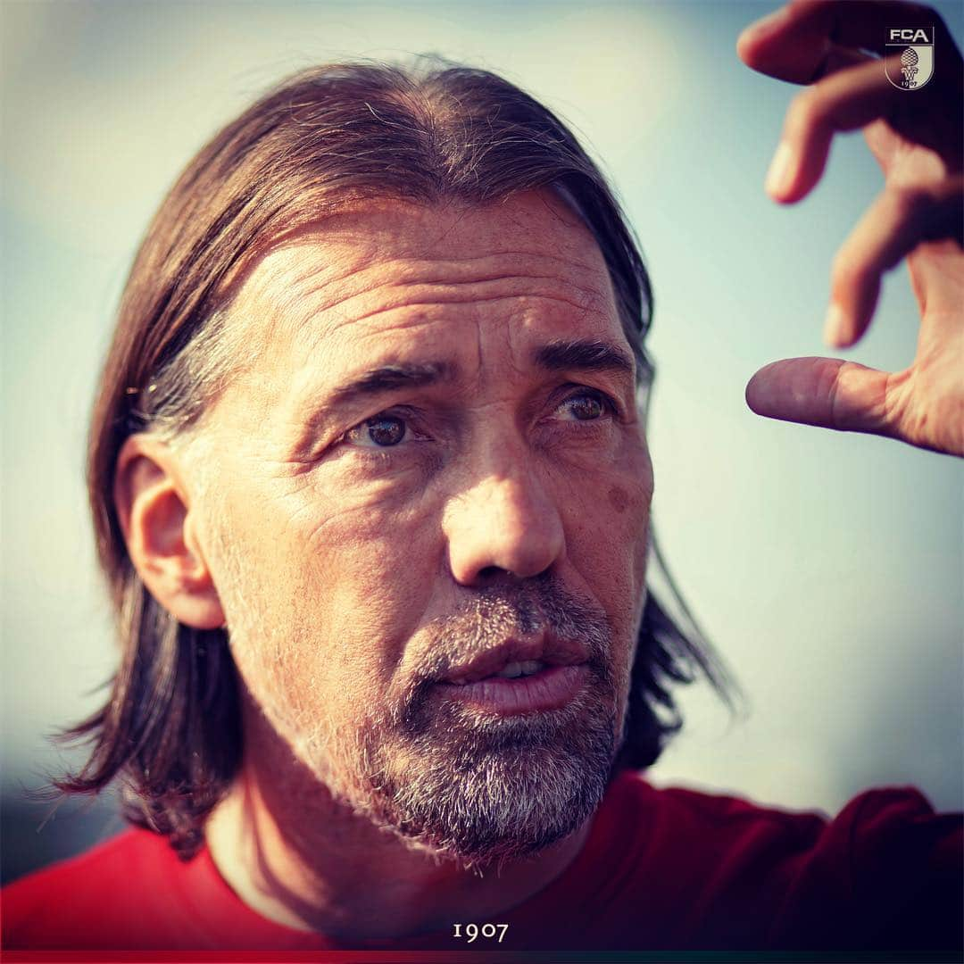 FCアウクスブルクさんのインスタグラム写真 - (FCアウクスブルクInstagram)「🗯 „Ganz egal, wie die Konstellation am Sonntag ist: Wir befassen uns nicht mit den anderen!“✊ #FCA #S04FCA #FCA1907 #fcaugsburg」5月3日 23時11分 - fcaugsburg1907