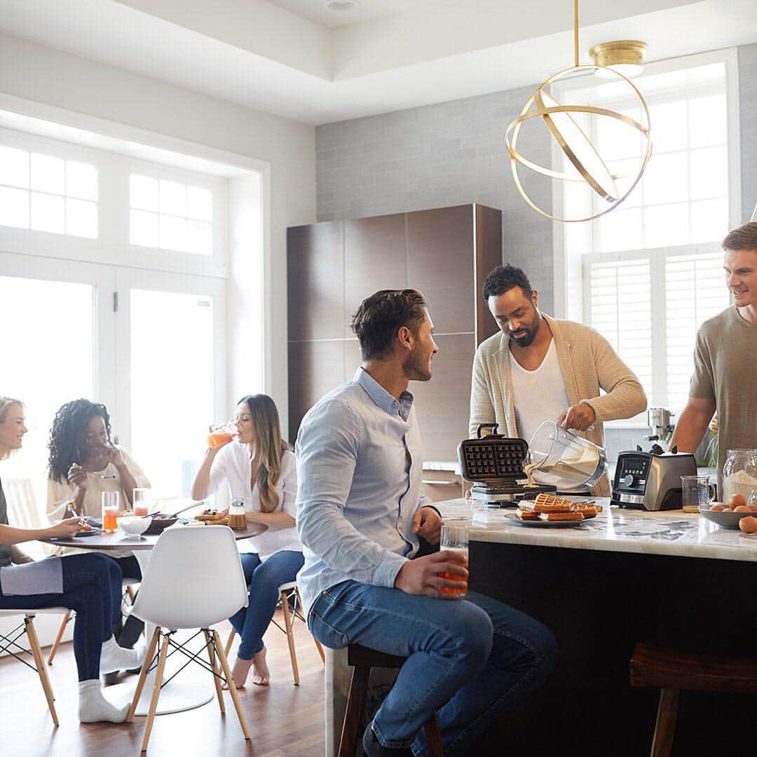 Vitamix Global Headquarters Real foodさんのインスタグラム写真 - (Vitamix Global Headquarters Real foodInstagram)「Get group chat notoriety for your delicious brunch with our three tips for panic-free prep. Link in bio. 🥞🥓🥂」5月3日 23時11分 - vitamix
