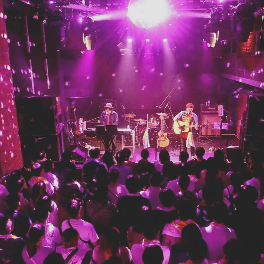 工藤秀平さんのインスタグラム写真 - (工藤秀平Instagram)「‪K.M.K.Special Band Live めちゃくちゃ楽しかった！マナミの音楽、K.K.の音楽に触れてくれてありがとう！どんどん感想教えてね！今回…一日限りだったのですが、勢い任せて追加公演も決定！そして、物販も完売でしたので、追加販売検討します！みんなありがとう！ #0503KMK #kudokimu #mana148 ‬」5月3日 23時18分 - kkshuhei