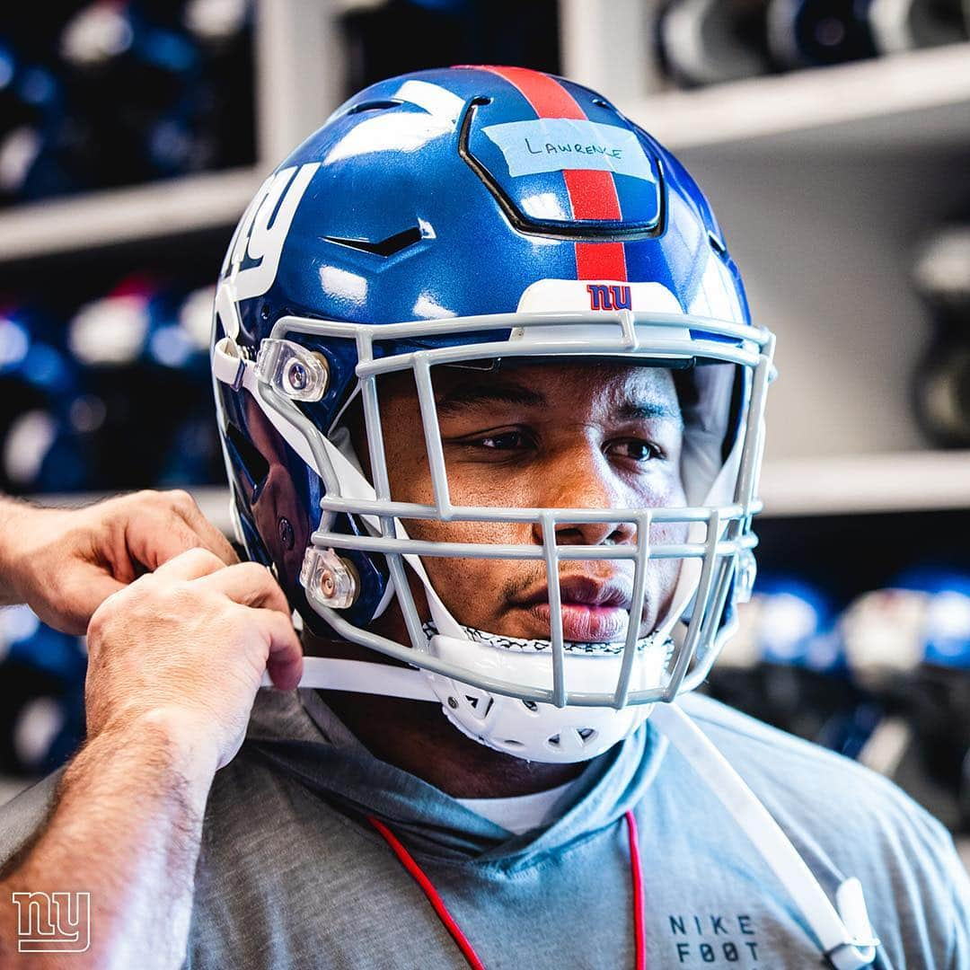 New York Giantsさんのインスタグラム写真 - (New York GiantsInstagram)「The perfect fit. 💯 #GiantsPride」5月3日 23時20分 - nygiants