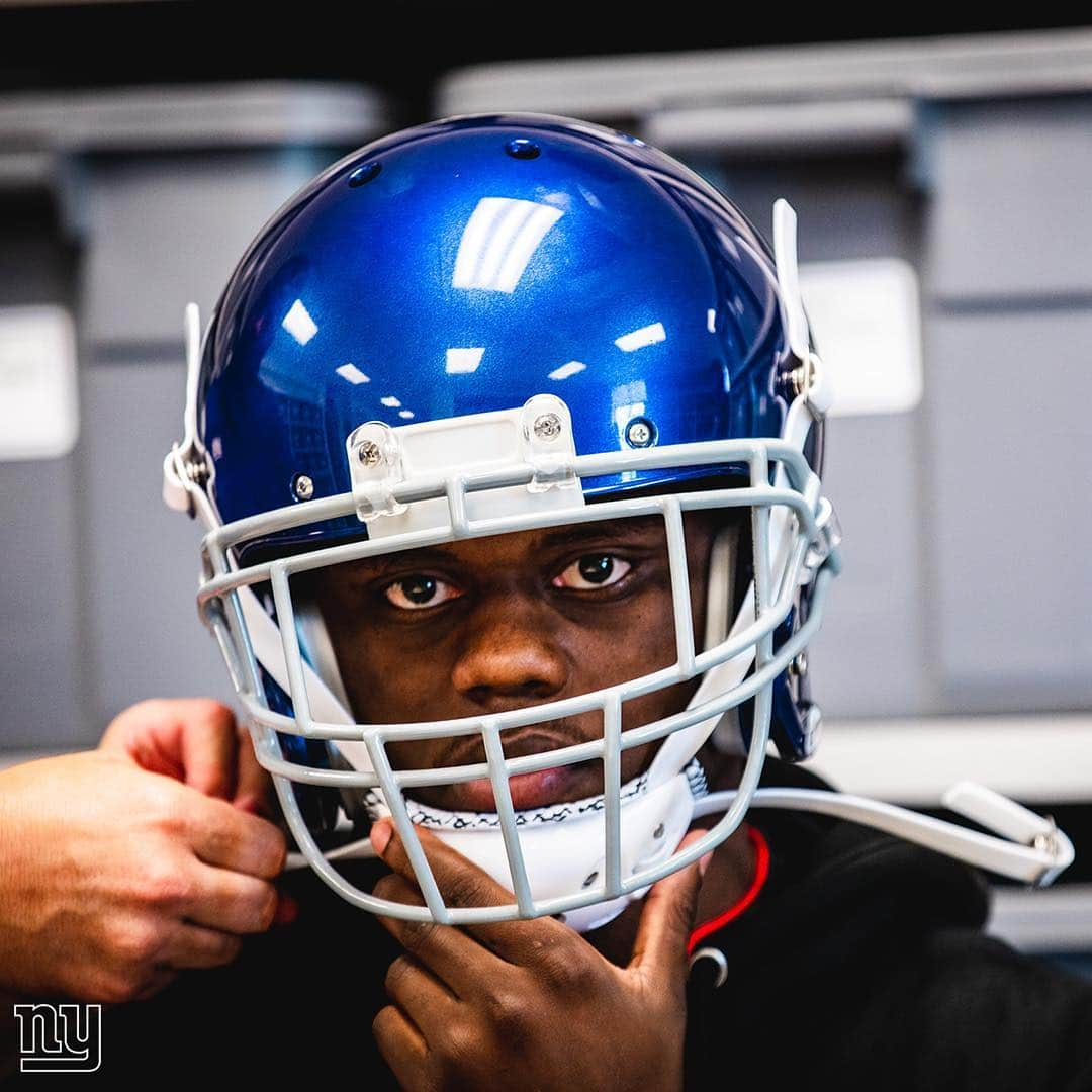 New York Giantsさんのインスタグラム写真 - (New York GiantsInstagram)「The perfect fit. 💯 #GiantsPride」5月3日 23時20分 - nygiants