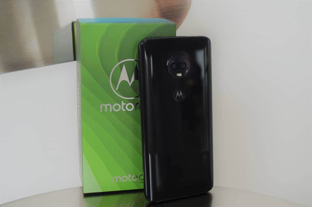 のインスタグラム：「That unboxing feeling, with #motog7.」