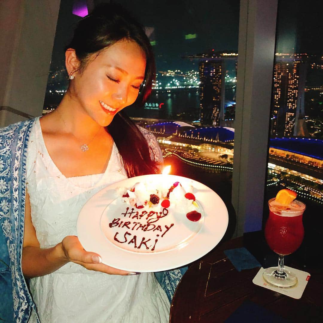 のインスタグラム：「お陰様で今年も1つ歳を重ねる事ができました♡いつもありがとうございます😊🎀 とても幸せです♡ ＊ そして今日は大切な両親の結婚記念日♡ 今年もおめでとうとありがとう☺️♡♡ ＊ 新時代を迎え、新たな気持ちで今年は更に頑張ります💪✨今年もよろしくお願いします♡ #誕生日 #ありがとう #幸せ #birthday #thankyou #happy #1986年5月3日 #令和」