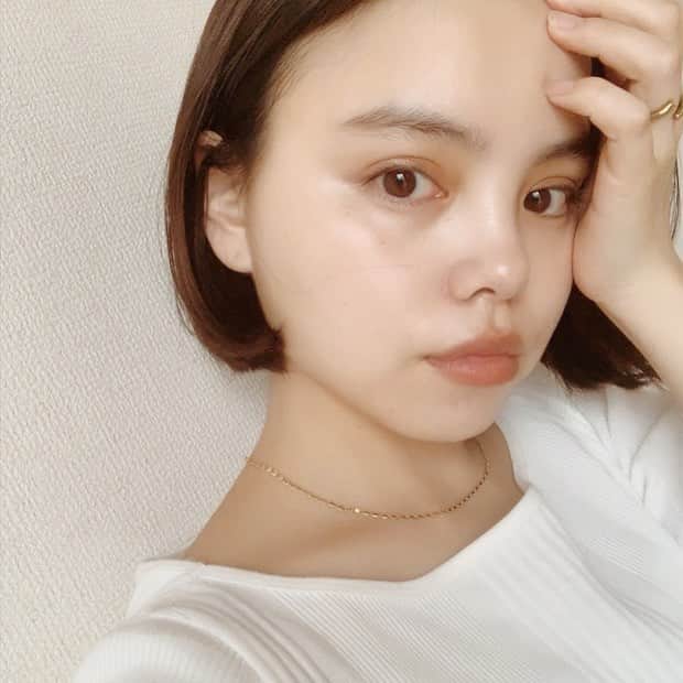 大津彩未のインスタグラム：「メイクの引き出しが圧倒的に少ない(ほぼない)ので 今年は勉強します。 ㅤ louiseのネックレスとme and herのリングは毎日着けていて、 もはやお守りみたい。 ㅤㅤㅤㅤㅤㅤㅤㅤㅤㅤㅤㅤㅤㅤㅤㅤㅤㅤㅤㅤㅤㅤㅤㅤㅤㅤ #何事も勉強 #急にごめんなさい #断捨離の日々 #心が軽くなると実感しております #３日前の写真🤳」