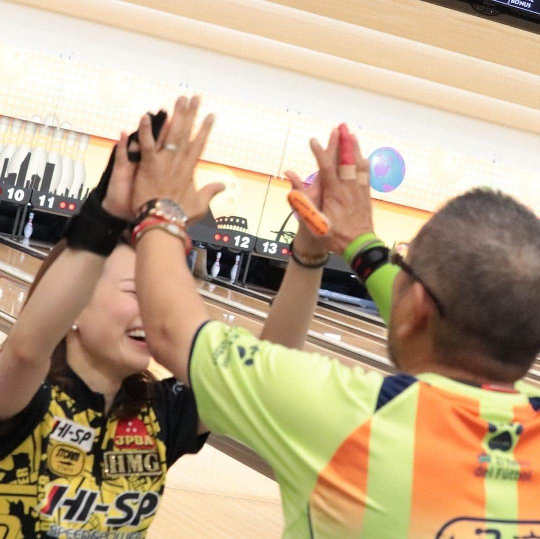 安藤瞳さんのインスタグラム写真 - (安藤瞳Instagram)「うんっ‼️やっぱりボウリングは楽しいね😆✨🎳 そしてここで出会える皆さんとの時間は最高😁  こうしていつも素敵な表情を撮ってくれる、ともちゃんは私が勝手に名付けた安藤瞳専属カメラマン笑😂 いつもありがとう✨  #東名ボール #素敵な出会い #ボウリング」5月3日 23時39分 - hitomiandoh