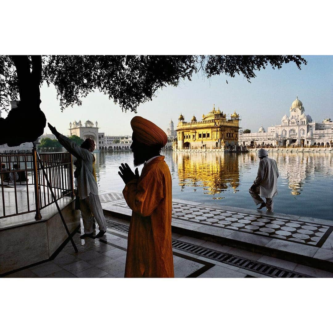 スティーブ・マカリーさんのインスタグラム写真 - (スティーブ・マカリーInstagram)「"Water, like religion and ideology, has the power to move millions of people. Since the very birth of human civilization, people have moved to settle close to it. People move when there is too little of it. People move when there is too much of it. People journey down it. People write, sing and dance about it. People fight over it. And all people, everywhere and every day, need it." – Mikhail Gorbachev. 1st image: Man carries statue of Ganesh, #Bombay, #India, 1993. 2nd image: #AngkorWat Temple, #Cambodia, 1997. 3rd image: The Golden Temple, #Amritsar, #India, 1996.」5月3日 23時45分 - stevemccurryofficial