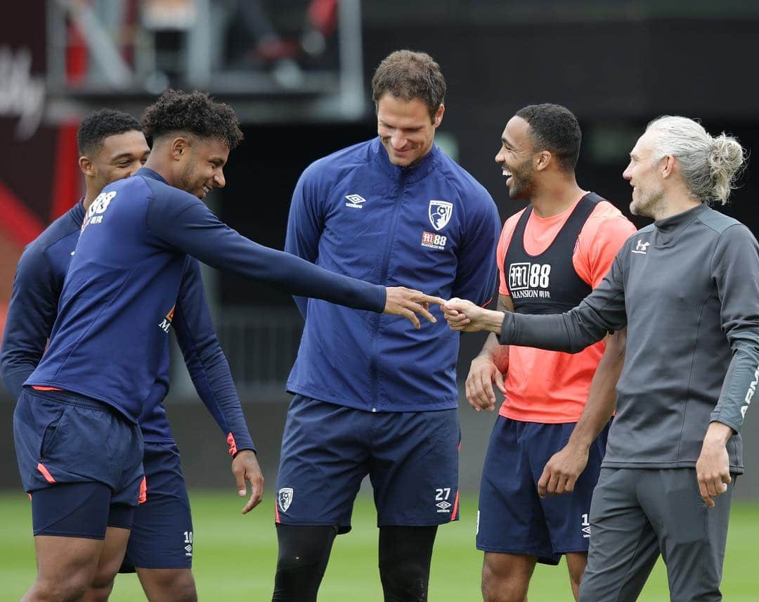 AFCボーンマスさんのインスタグラム写真 - (AFCボーンマスInstagram)「Keep an eye on @socceram tomorrow morning for a special feature with our lads 😆😆 #afcb 🍒」5月3日 23時46分 - afcb