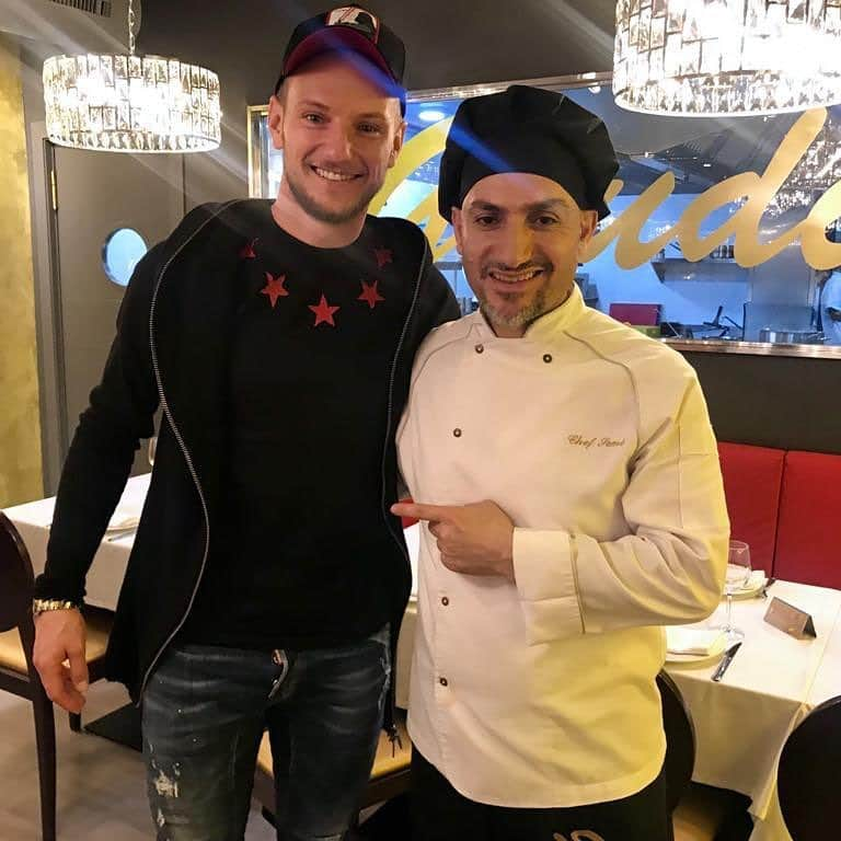 イヴァン・ラキティッチさんのインスタグラム写真 - (イヴァン・ラキティッチInstagram)「Gran chef 👨🏻‍🍳semi.! Muchas gracias crack, espectacular todo.!👏💪 @restaurantgaudim #semi #gaudim」5月3日 23時47分 - ivanrakitic